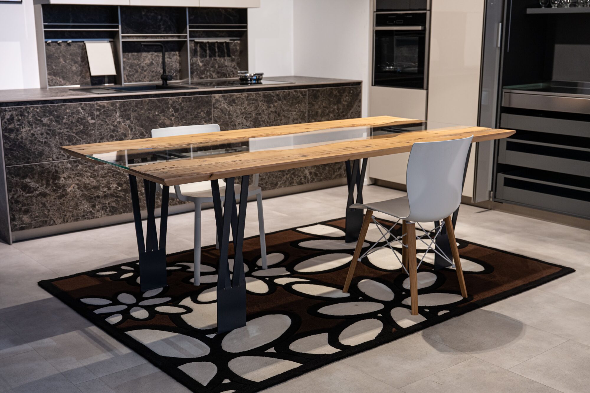 Tavolo abete e vetro 1